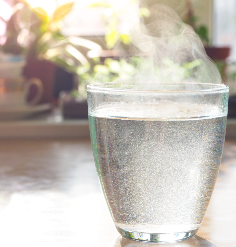 Il potere di un bicchiere di acqua calda