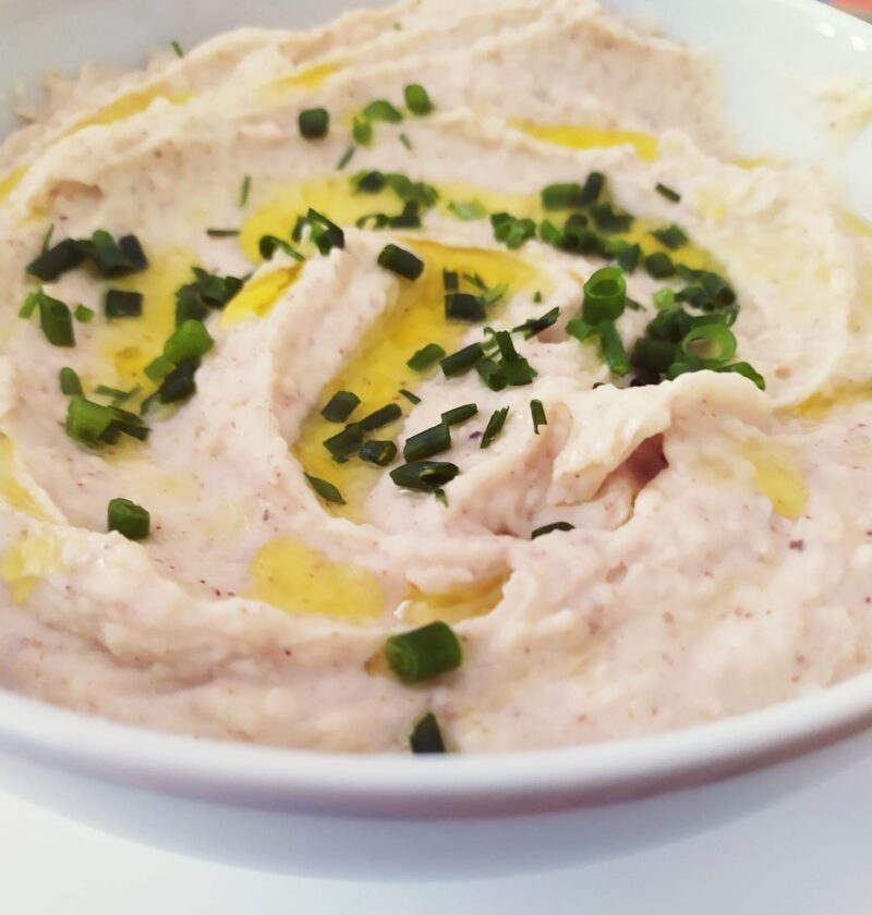 Hummus di fagioli cannellini con erba cipollina