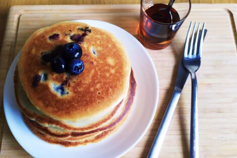 pancakes di quinoa con mirtilli