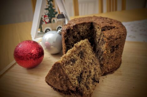 panettone di mandorle all'arancia e cioccolato