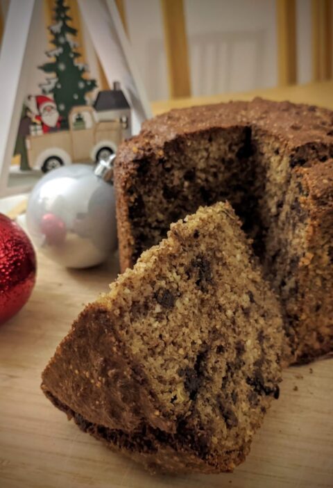 panettone di mandorle all'arancia e cioccolato